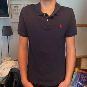 Ralph lauren piké  - Snygg Ralph lauren piké intet mycket använd, skriv om du har frågor.