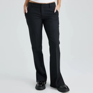 Kostymbyxor  - Säljer min lågmidjade kostymbyxor från bikbok nyskick, kan även tänka mig byta mot ett par i storlek 38 om dem är i bra skick 