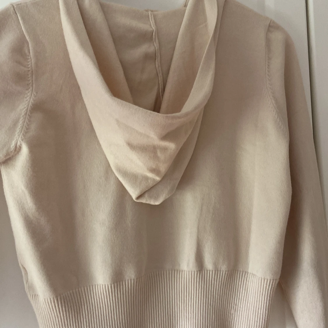 Stickad ziphoodie  - 90