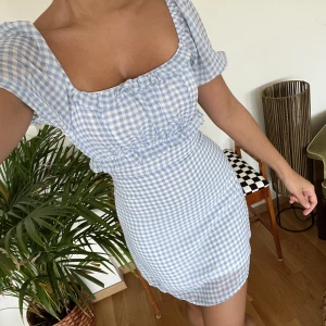 Blå gingham klänning - Strl 34/xs Använd 2 ggr