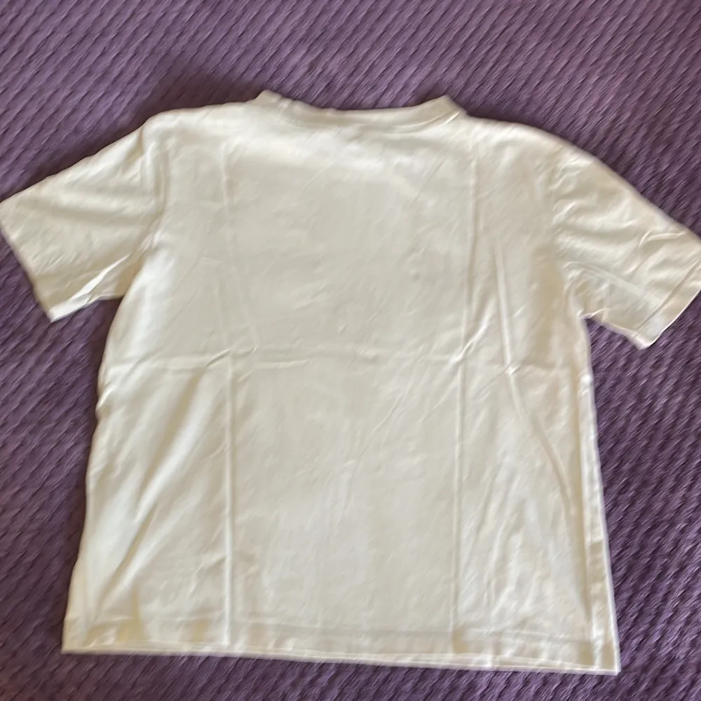 Skön AC/DC t-shirt från hm i storlek xs. Andvänd några få gånger. Säljer för att den inte andvänds. Köpt för 149. Pris kan diskuteras ❤️. T-shirts.