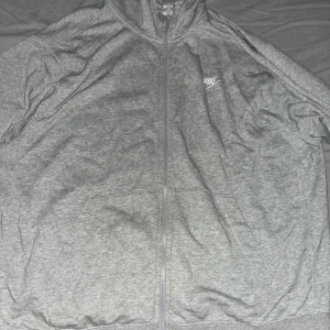 Nike ziphoodie - Grå luvtröja 
