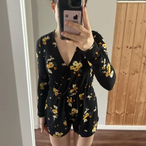 Byxdress - Nästan oanvänd byxdress ifrån H&M. Nypris ca 200kr 