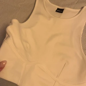 Topp - Så fin tank topp från Ginatricot i bra material! Oanvänd🤍