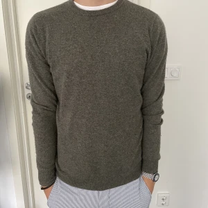 Kashmir tröja - Kashmir tröja från John Henric Skick 9/10 bara använd inga fel eller skador Size S  Färg grön