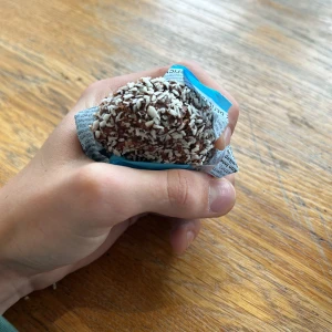 Halvt uppäten chokladboll - smarrig chokladboll