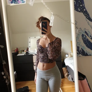 Topp - Jätte fin mesh topp med mönster,  aldrig använt 