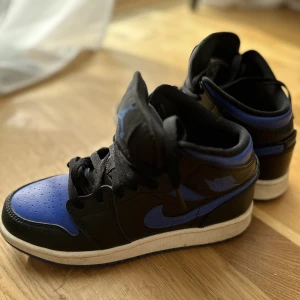 Jordans - Nike jordans mid royal blue