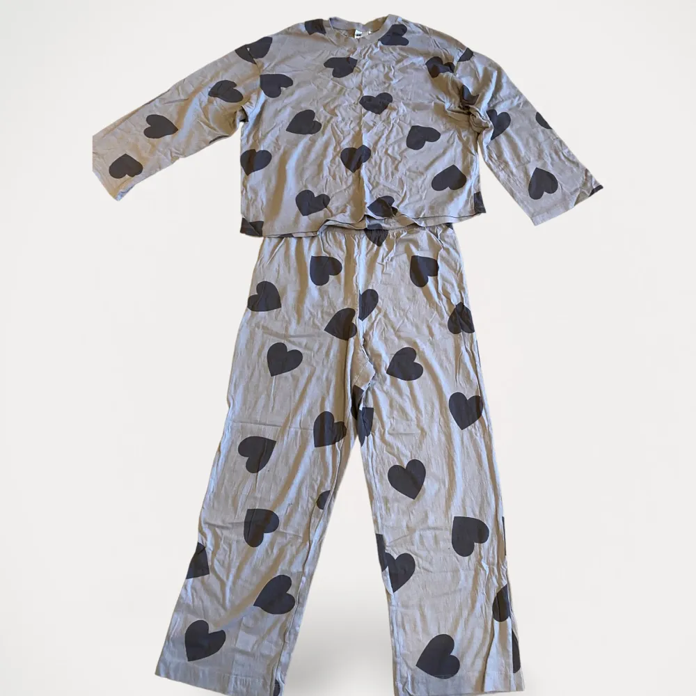 Pyjamas från H&M. Använd, men utan anmärkning.  Storlek: 40 Material: Bomull. Övrigt.