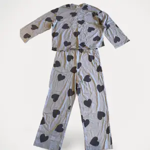Pyjamas från H&M. Använd, men utan anmärkning.  Storlek: 40 Material: Bomull