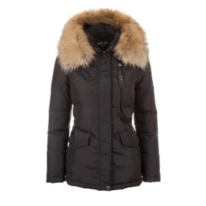 Hollister jacka  - Säljer mina två hollister jackor ens i storlek 32 och den andra i 38, (pris kan diskuteras) jackorna är i super bra skick och är använda några gånger förra vintern (inga skador). Både jackorna är köpta i butik för 4495 i Barkarby.