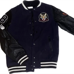 Bomberjacka  - Bomberjacka med coola prints på