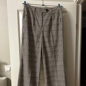 Kostymbyxor  - Passar dig som har M. Använd 2 gånger.