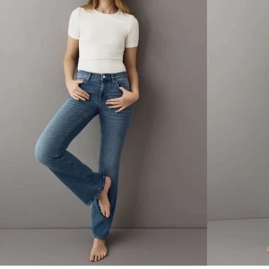 Gina jeans - Säljer dessa low waist bootcut tall jeans från ginatricot, dem är använda fåtal gånger och i fint skick💕