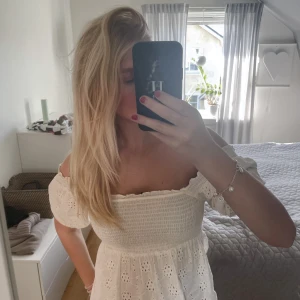 Så söt topp - Säljer min supergulliga topp ifrån vermoda! Den psssar verkligen till allt💗jag har aldrig använt den så i nyskick! 