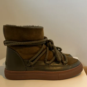 Inukiis  - Säljer nu mina favorit vinter skor eftersom de har blivit försmå. Köptes nu i vintras, nästan inga tecken på användning. Orginalpris: 3099.