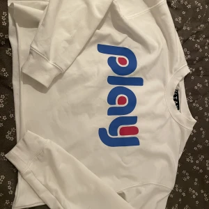 Sweatshirt  - Sweatshirt kortare modell från carlings  Nyskick 