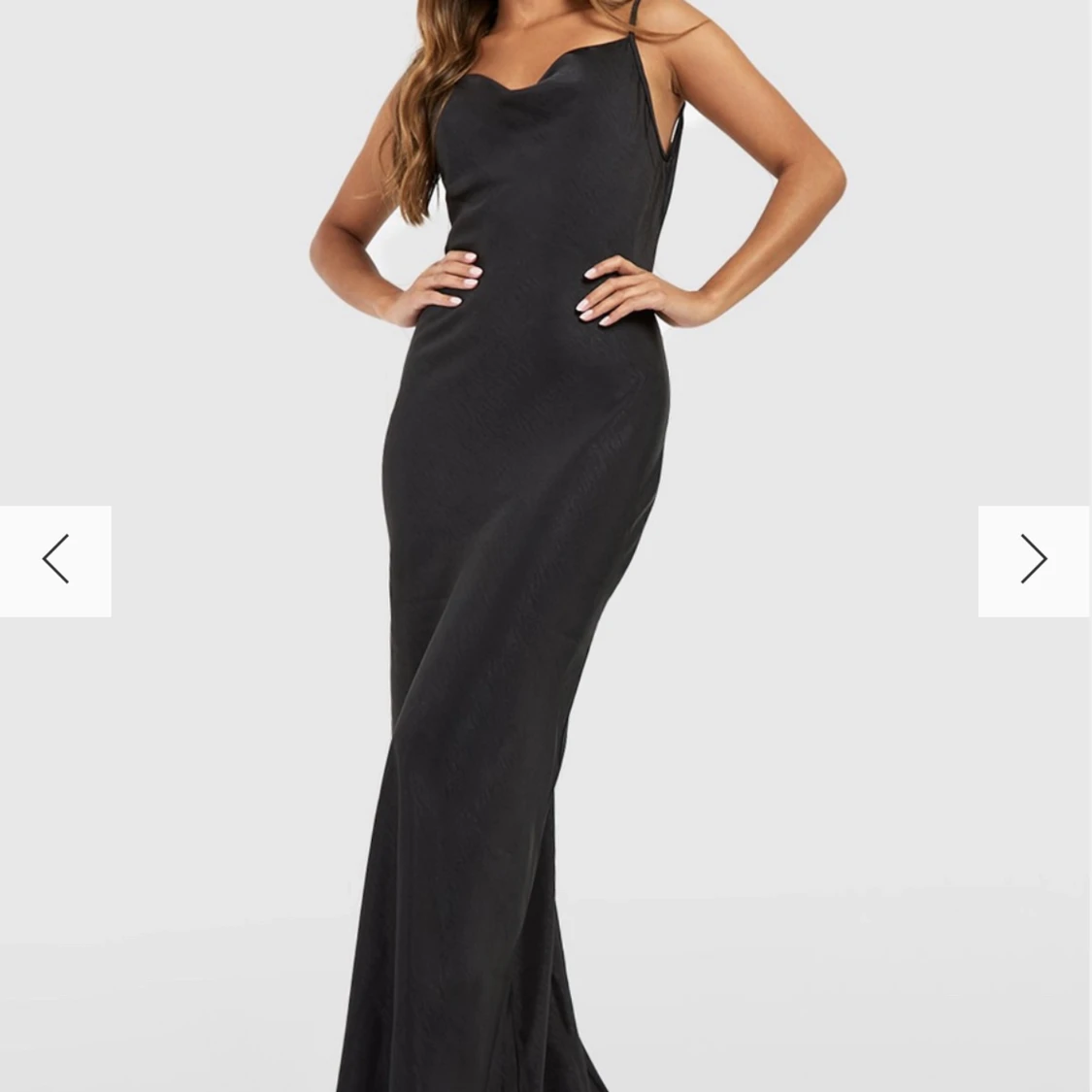 svart satinklänning