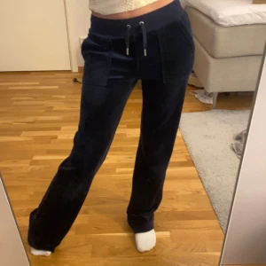 Juicy couture  - Säljer mina juicy couture byxor då dom inte används längre. Dom är i väldigt bra skick!! Kontakta mig innan du trycker på köp nu!