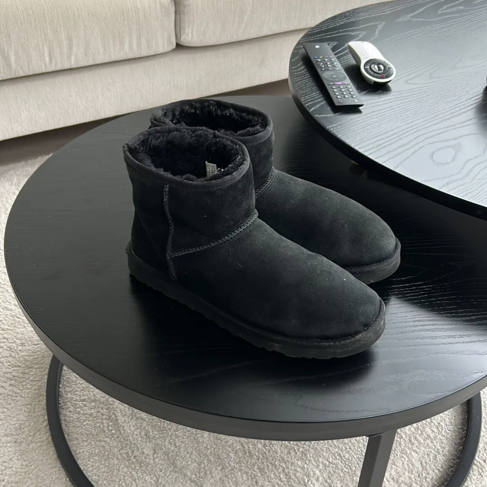 Säljer nu mina uggs då jag ej använder dem, bra skick kan tvättas innan försäljningen . Skor.