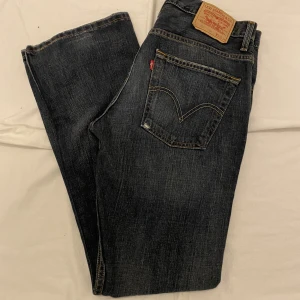 Levis 507 - Levis 507, snygga, bra skick. Storlek 33/34. Billiga