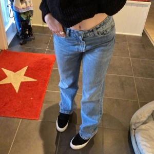 Så fina blå jeans.  - Säljer dessa Såå fina blåa jeansen. Använt ett få tal gånger. Sitter som en smek. 