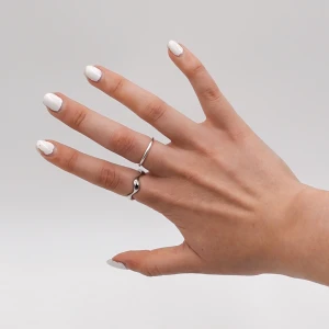 Äkta 925 sterling silver ring - Äkta 925 silver ring från THE NÉLOS (justerbar så passar typ alla)