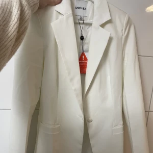 Kavaj - Helt oanvänd kavaj i storlek S