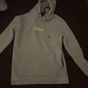 Hoodrich Hoodie - Fläckfri Hoodie ända skadan på Hoodien är ens snören annars inget annat 