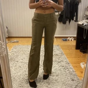 Gröna linnebyxor  - Gröna linnebyxor Massimo Dutti Storlek 34/36