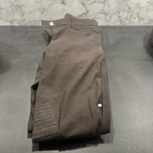 Ridbyxa equiline  - Brun ridbyxa från equiline. Storlek 34🤎