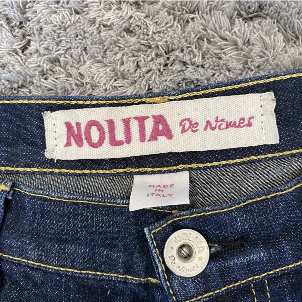 Super fina!! Men kommer ej till användning längre. Köpta ursprungligen från Italien och skulle säga att de passar någon som är 165 och under💕. Jeans & Byxor.