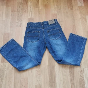 Jeans för killar - Ett par byxor för killar som aldrig har kommit till användning