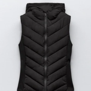 Zara väst  - Helt ny väst från Zara. Figursydd modell. 