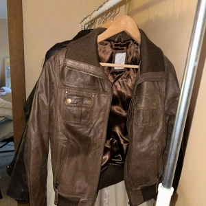 Äkta skinn bomberjacka  - Äkta skinnjacka bomberjacka! 