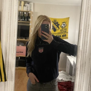 GANT hoodie dam - Barn storlek (170cm - 15 år).  Stor i storleken då den är stor på mig som är 175. Kommer tyvärr inte till användning 