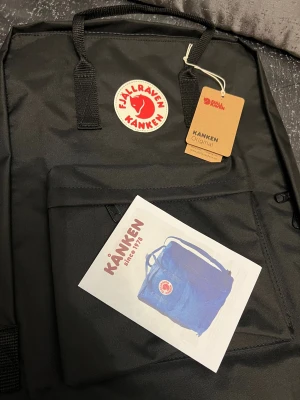 Fjällräven Känken backpack  -  Height: 38 Width: 27 Depth: 13 Volume: 16 liters Weight: 300 grams  If you're interested in my articles, please don't hesitate to contact me. I'm here to assist you and answer your questions.   Höjd: 38 Bredd: 27 Djup: 13 Volym: 16 