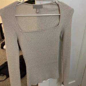 Ribbad tröja  - Jättefin beige ribbad tröja från h&m❤️