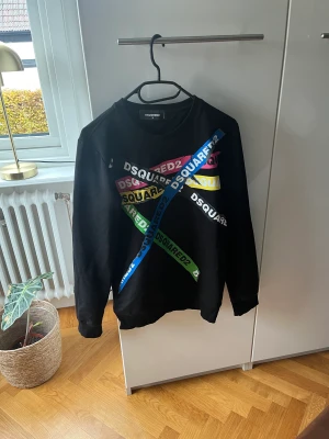 Dsquared tröja  - Säljer min dsquared tröja för den är för liten. Den är köpt för något år sedan för 4500 cond 8/10