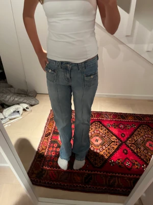 Cargo bootcut jeans - Super populär hm jeans! Säljer då dem är för stora för mig! 