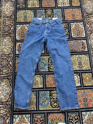 Zara jeans  - Säljer mina zara jeans för de är små.