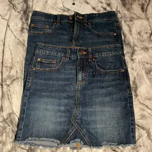 2 jeans kjolar som aldrig är använda och dom är i st 160💕 300 för båda två