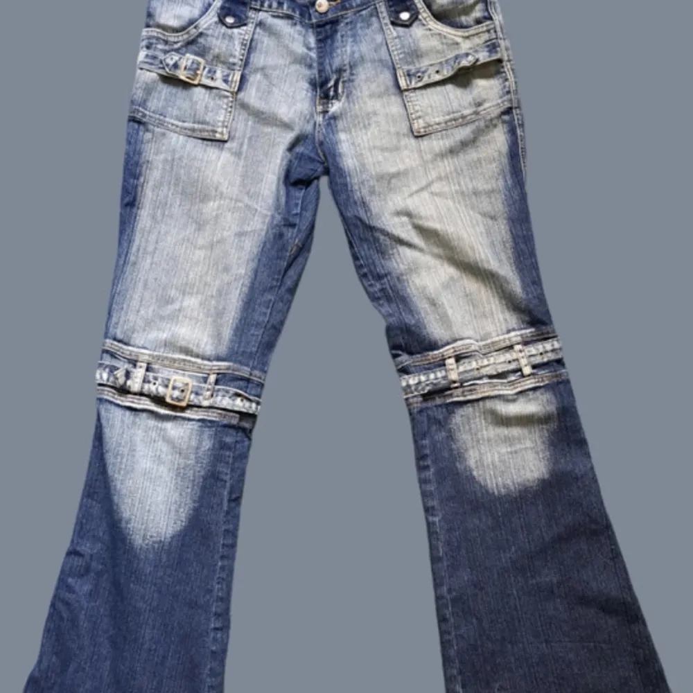 Världens coolaste jeans som tyvärr är lite stora på mig. Jeans & Byxor.