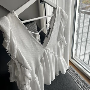 Topp - Slutsåld topp från zara! Aldrig använd ❤️