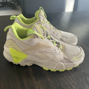 Reebok Aztrek Double Mix Trail - Kommer inte till användning därav sälj. Fint skick  Sjukt sköna!