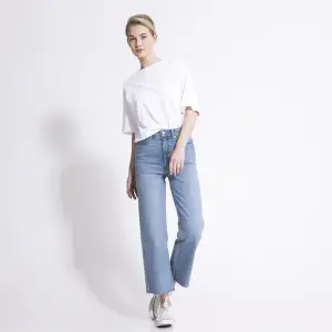 Beiga jeans i bra skick i strl S i modellen ”Lane”. Passform enligt bild 2. Nypris 300kr. 🤗  Finns i Växjö 😊