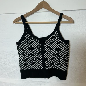 Topp från Asos storlek 36 - Jättefin topp!