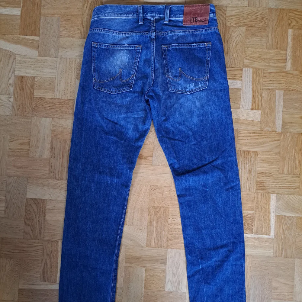 Säljer dessa feta jeans från LTB | Sköna detaljer i slimmad passform | Storlek 31/32 | Inga deffekter | Säljer för 299kr men kan diskutera priset. Jeans & Byxor.