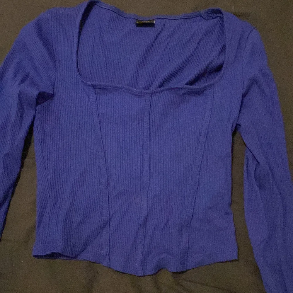 Blå tröja från bikbok i strl S, köpt för 2 år sen ca. Använd 1 gång.. Tröjor & Koftor.