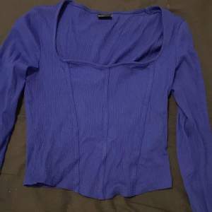 Blå tröja från bikbok i strl S, köpt för 2 år sen ca. Använd 1 gång.